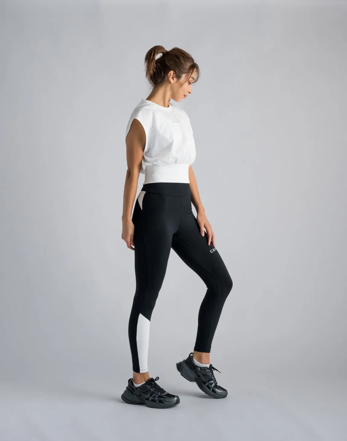 CRONOS WOMEN LOGO SLEEVELESS【WHITE】