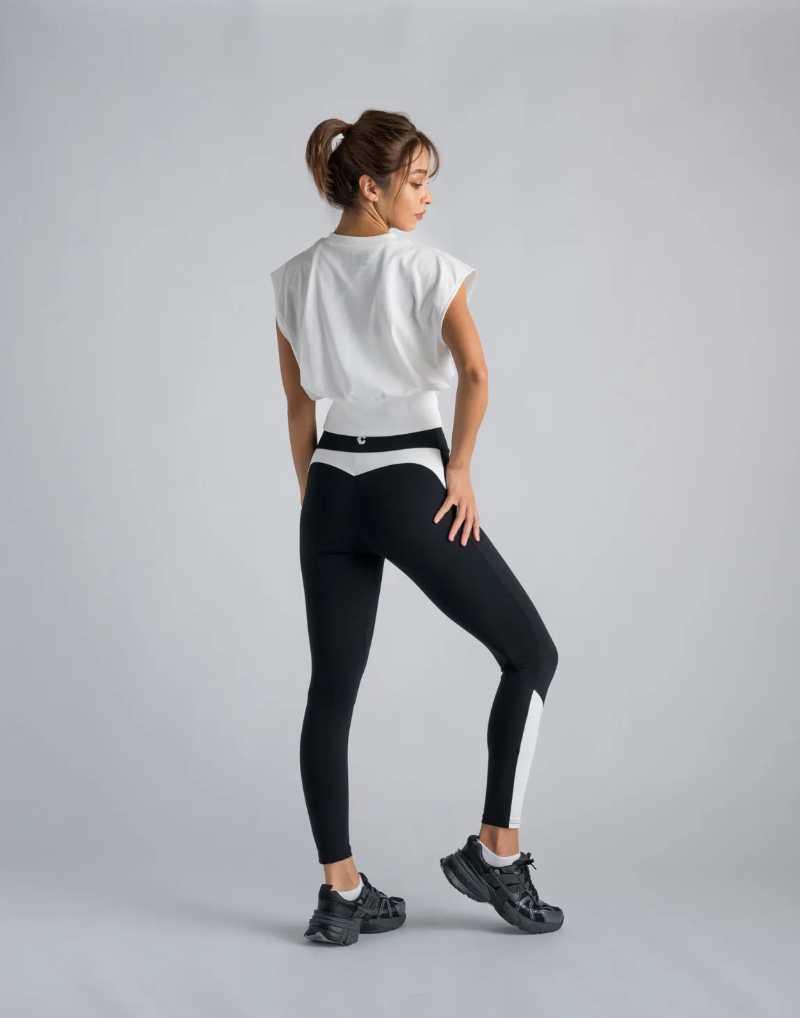 CRONOS WOMEN LOGO SLEEVELESS【WHITE】