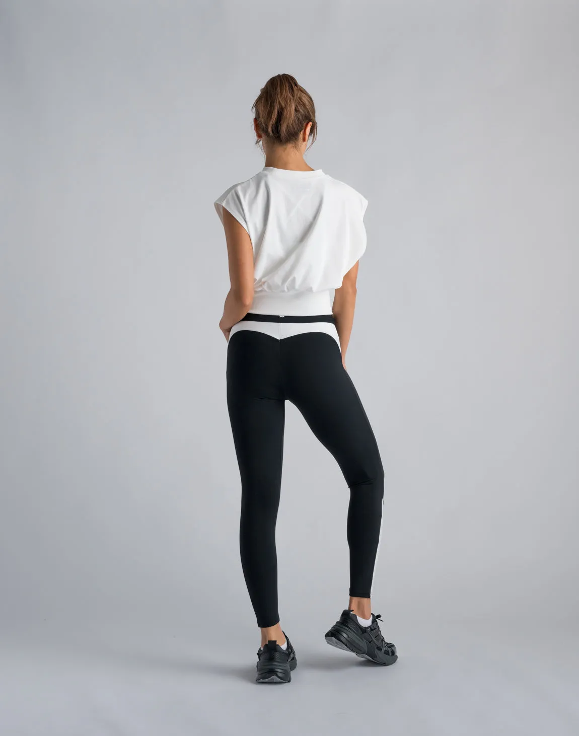 CRONOS WOMEN LOGO SLEEVELESS【WHITE】