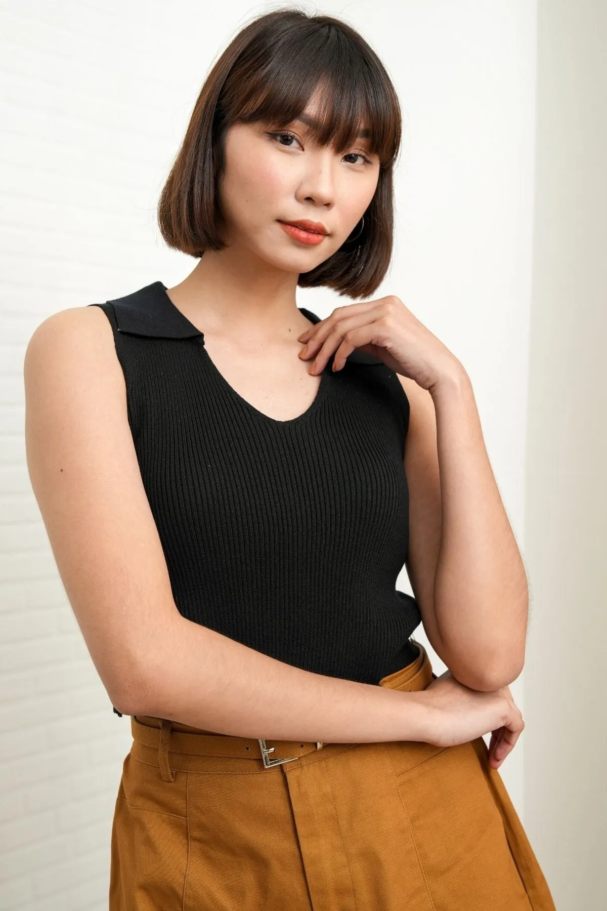 GIGI Sleeveless Collared Rib-Knit Top (Black)