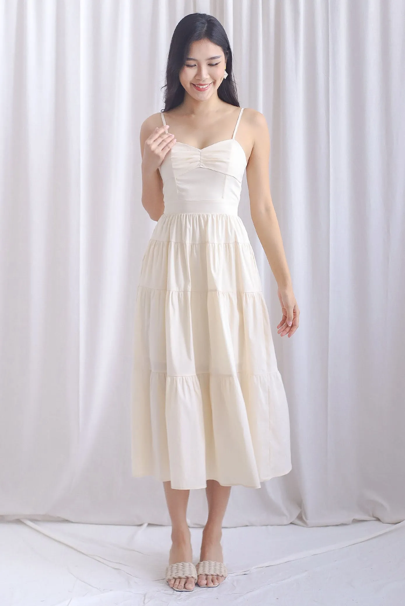 Gwendolyn Spag Tiered Maxi Dress In Cream