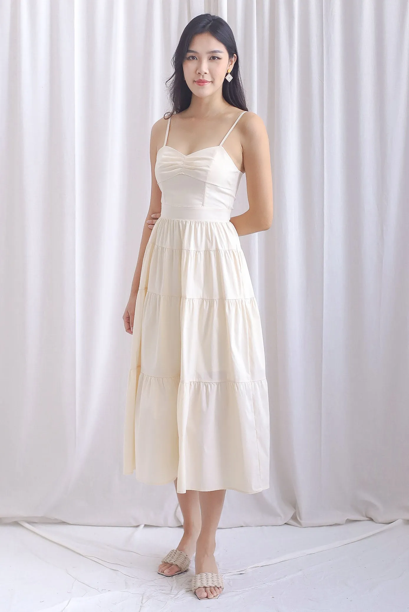 Gwendolyn Spag Tiered Maxi Dress In Cream