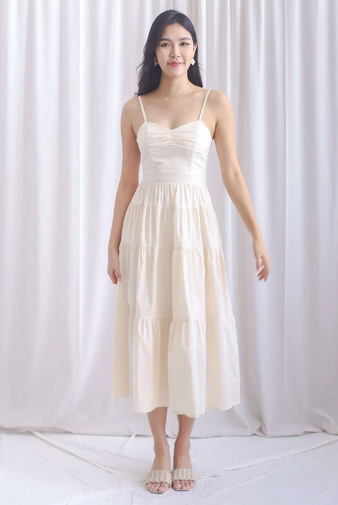 Gwendolyn Spag Tiered Maxi Dress In Cream