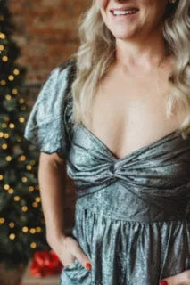 MAXI DRESS W/ OPENING DETAIL ON CENTER