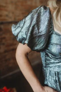 MAXI DRESS W/ OPENING DETAIL ON CENTER