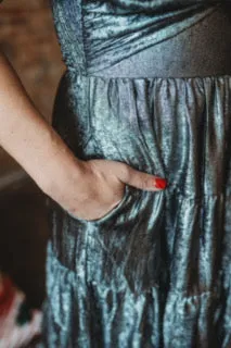 MAXI DRESS W/ OPENING DETAIL ON CENTER