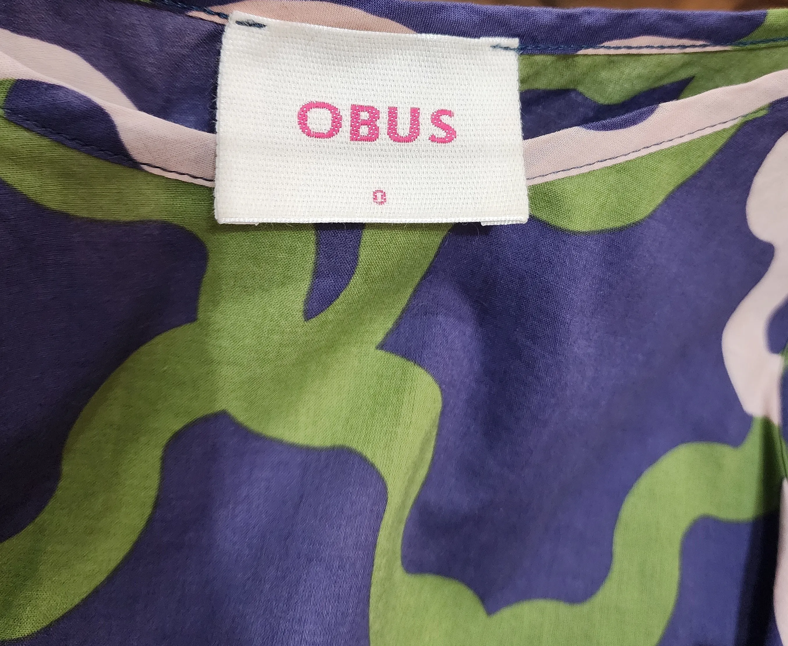 Obus purple unique print top size 0, fits 6 and 8