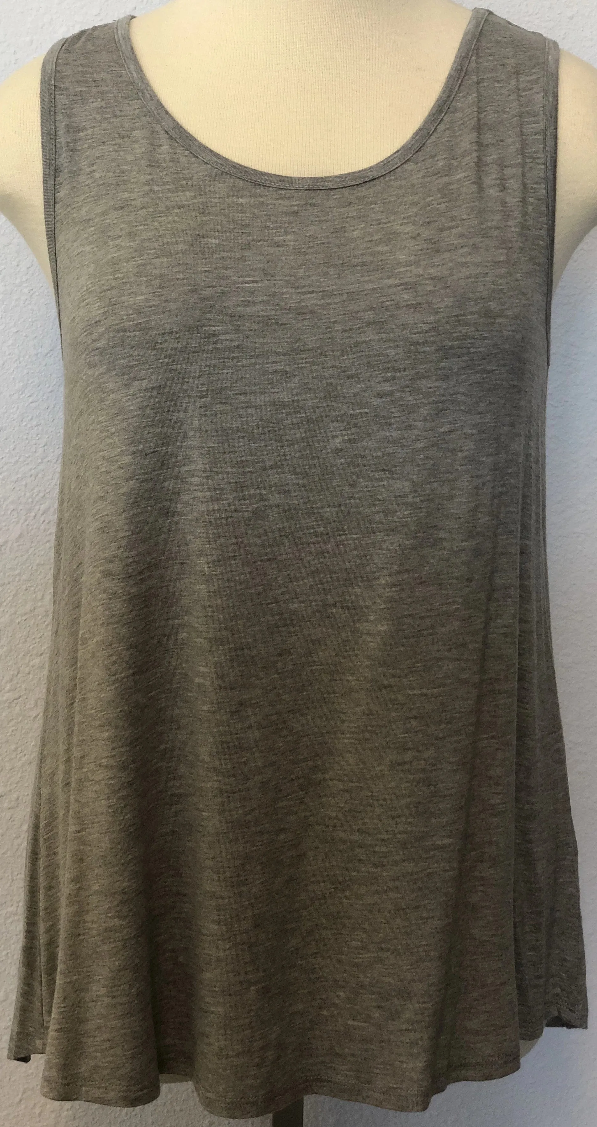 PLUS SOLID SLEEVELESS TOP