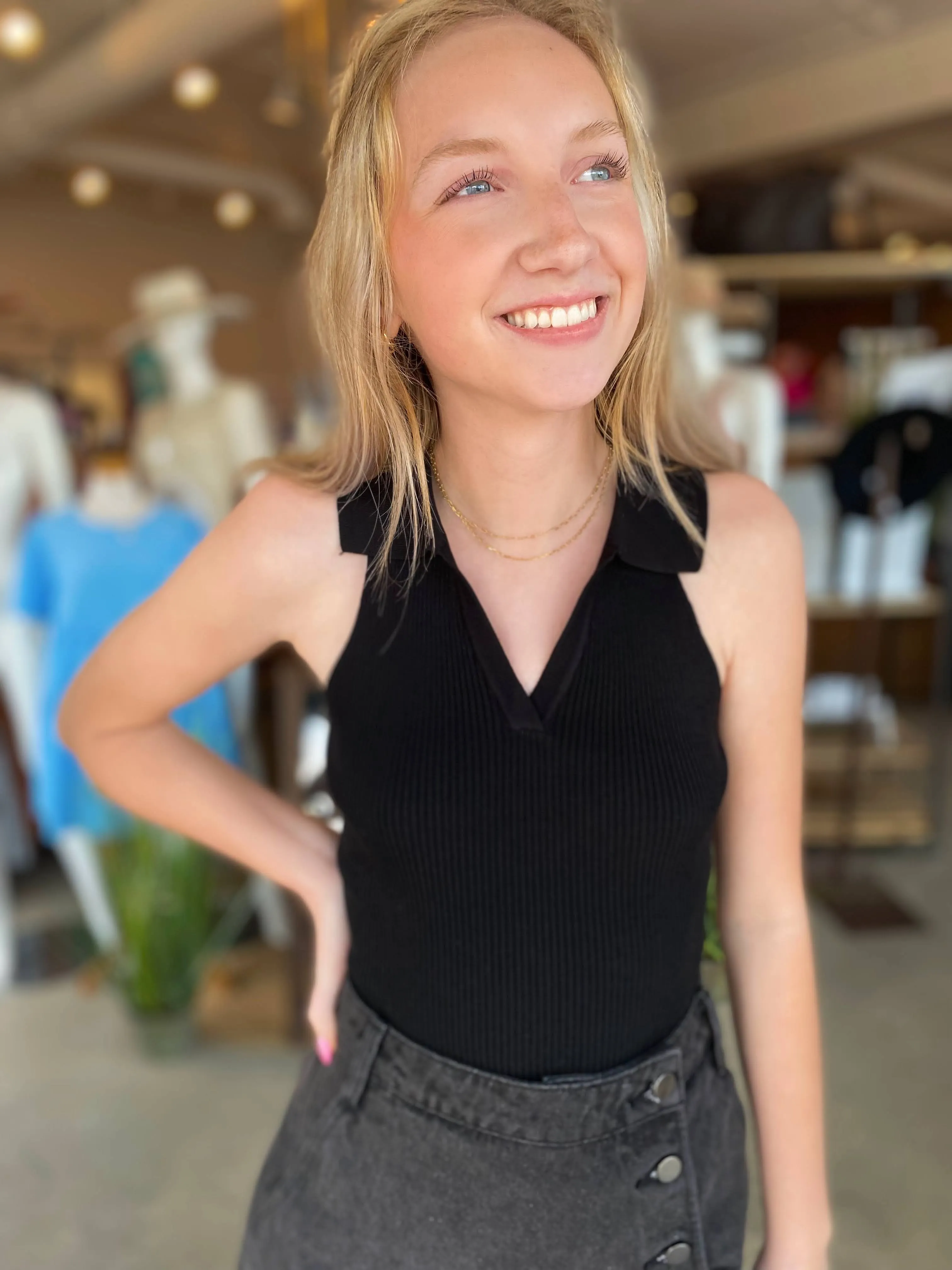 SLEEVELESS COLLARED CROP KNIT TOP