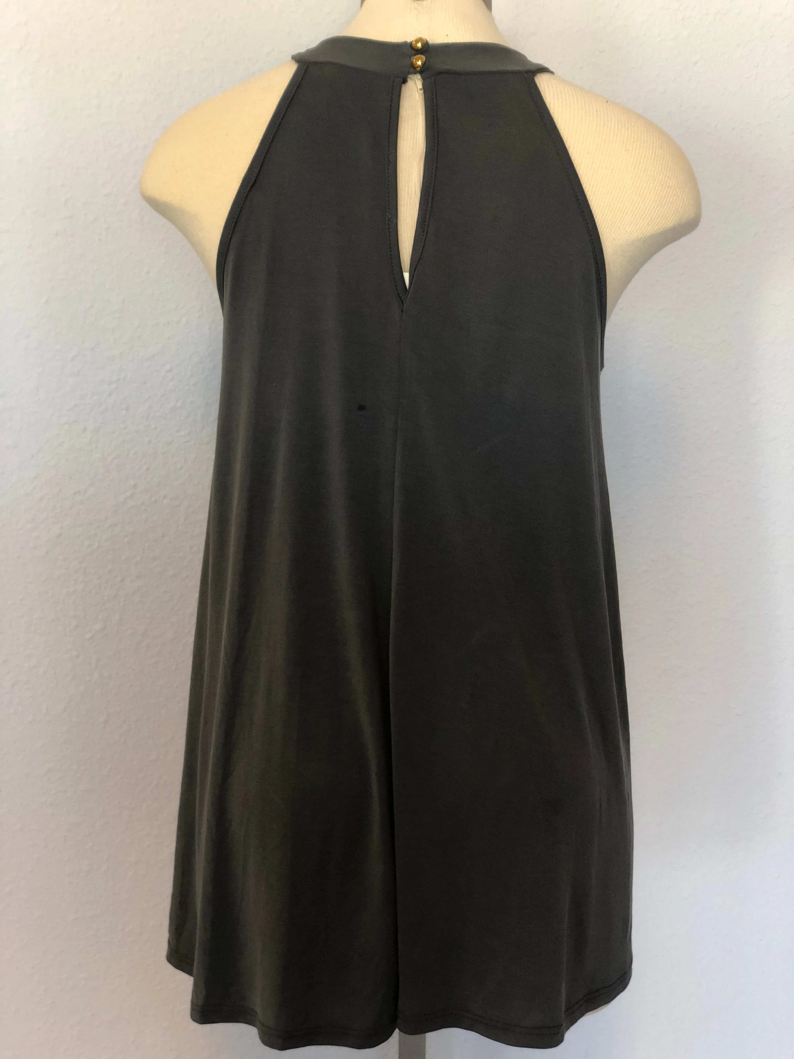 SLEEVELESS FLOWING TUNIC