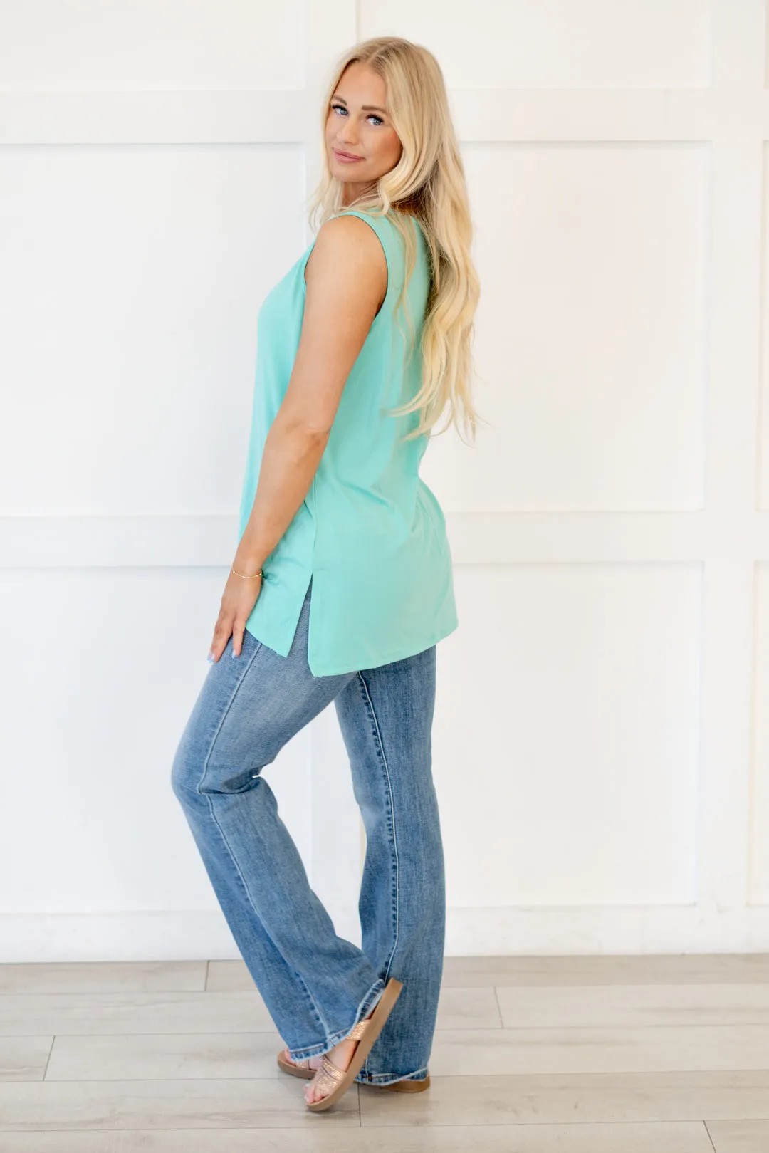 Summer Days Sleeveless Round Neck Top