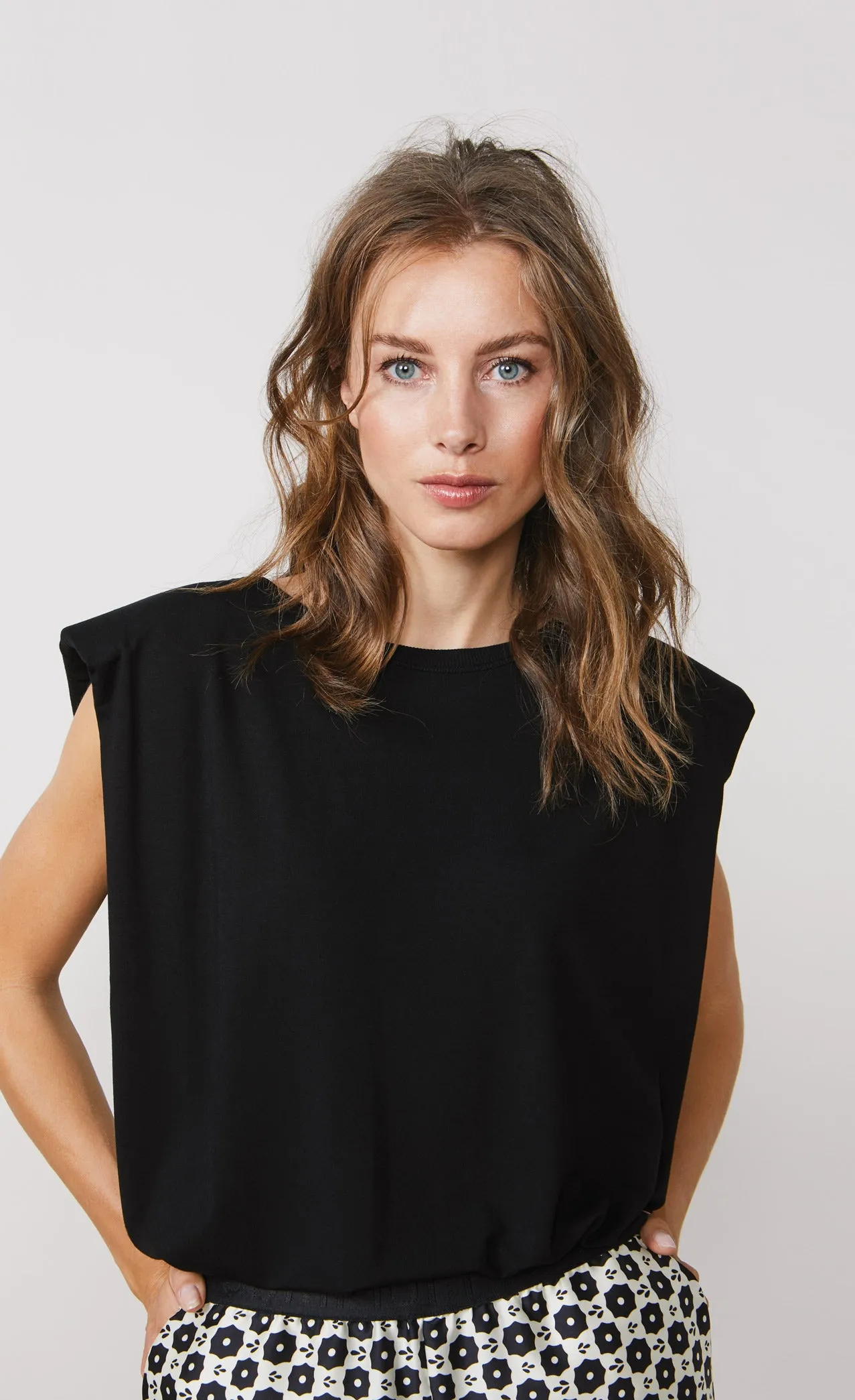 Summum Shoulder Pads Top